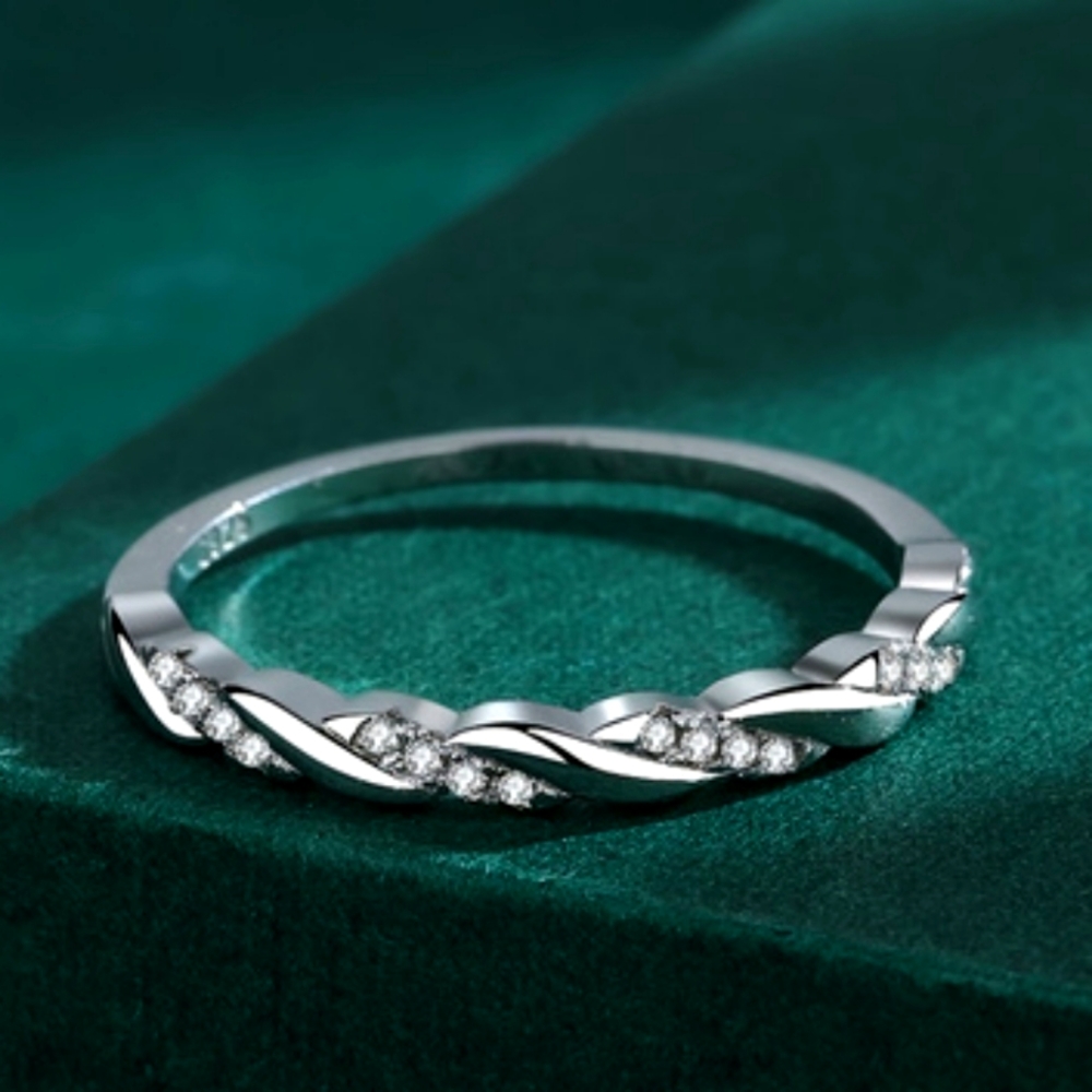 925 Sterling Silver Ring Sz. 8